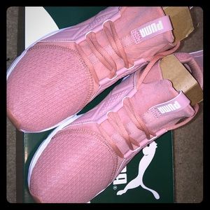 Woman’s Puma Zenvo